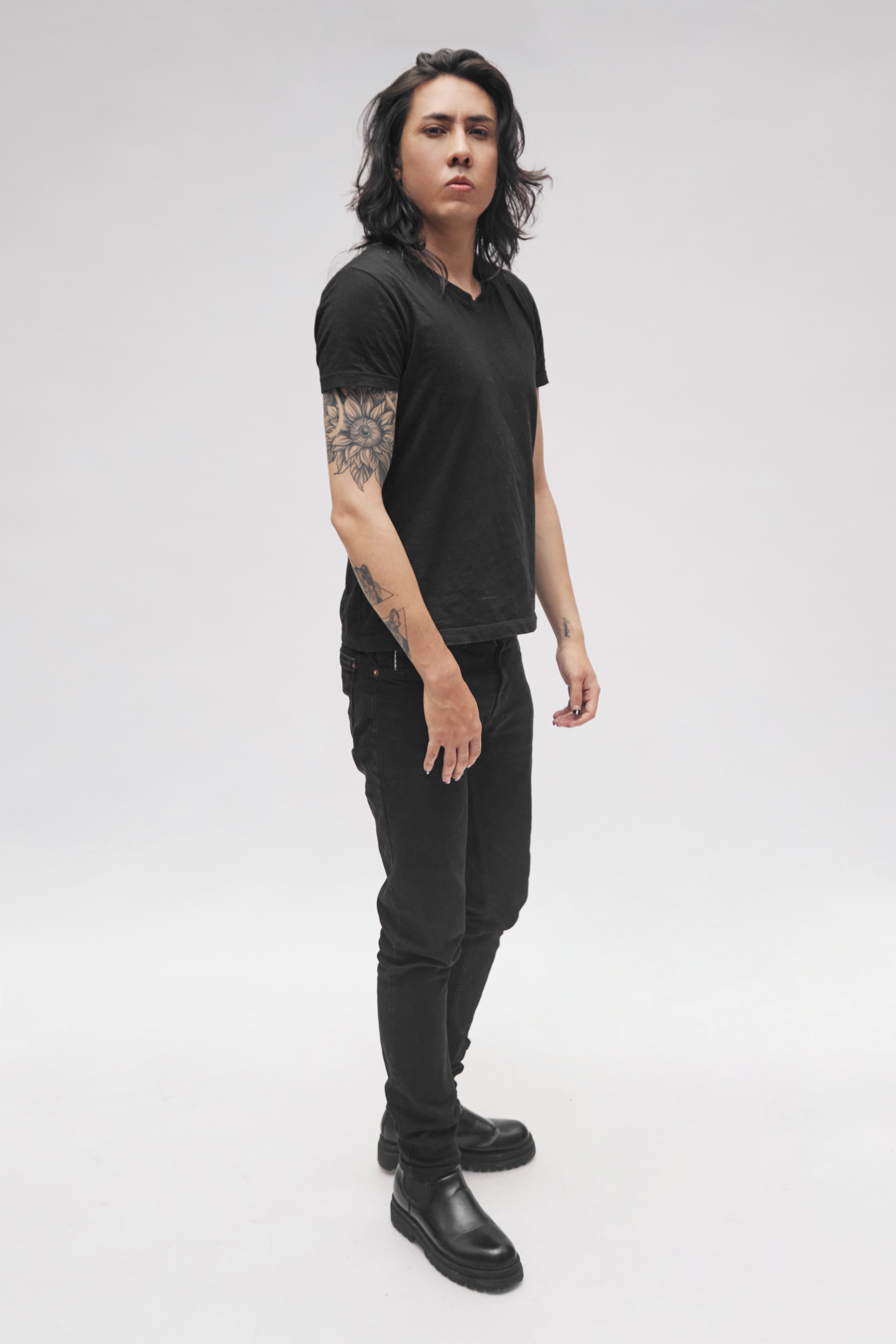 Johan Peraza, full-length side profile agency polaroid showing posture and fitness